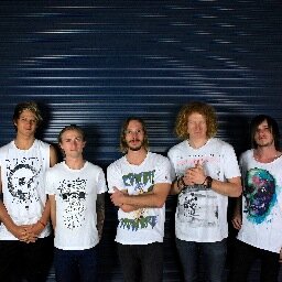 We are Nine Sons Of Dan, from Surfers Paradise, QLD! Follow all the band; @mynameisflakey @JayBainbridge @DanNSOD @wiljedgar @alexpidgey http://t.co/mpr3k4T9