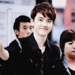 อันยองครับ ผม โด คยองซู ผมคือเสียงหลักผู้น่ารัก และผมสูงมากกกกกก^()^ *เขย่งเท้า* คิคิผมต๊องงงง555 มาคุยกันเถอะครับ*ยิ้มตาหยี* #NS.T