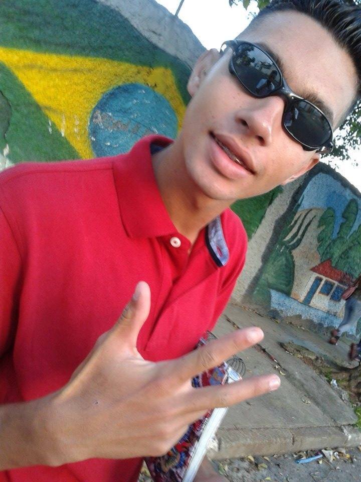- Ninguém inveja o feio , neeeem odeia o fraco , tlgdddd ?!