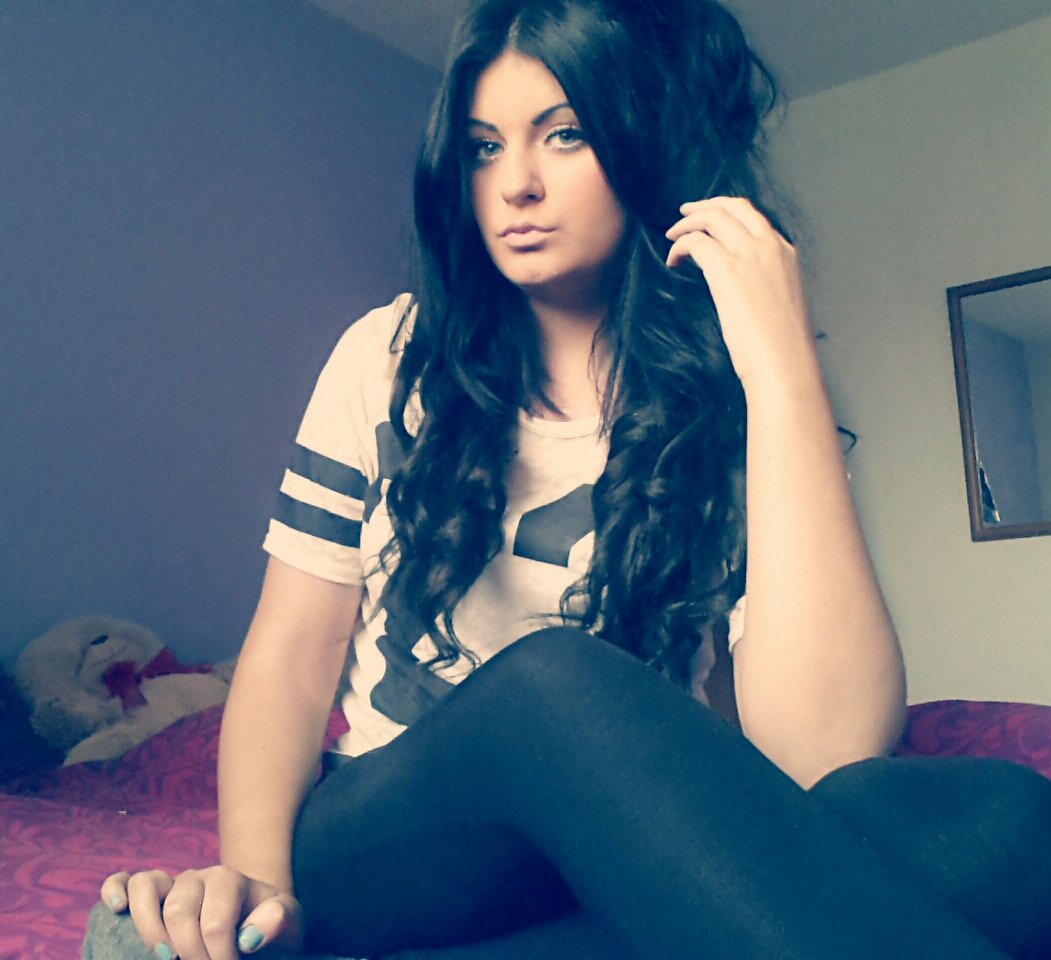 chloe_anne_xo's profile picture. hey guys!; im chloe 17 years old, student in Bridgend college, studying Travel&Tourism  follow me & il follow back x x