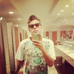 Eu ouvi palavras ditas com o carinho 
De que na vida ninguém é feliz sozinho  Só queria dizer que eu teamo mto melhor e que tu pode smp conta cmg/@MilenaaAssis