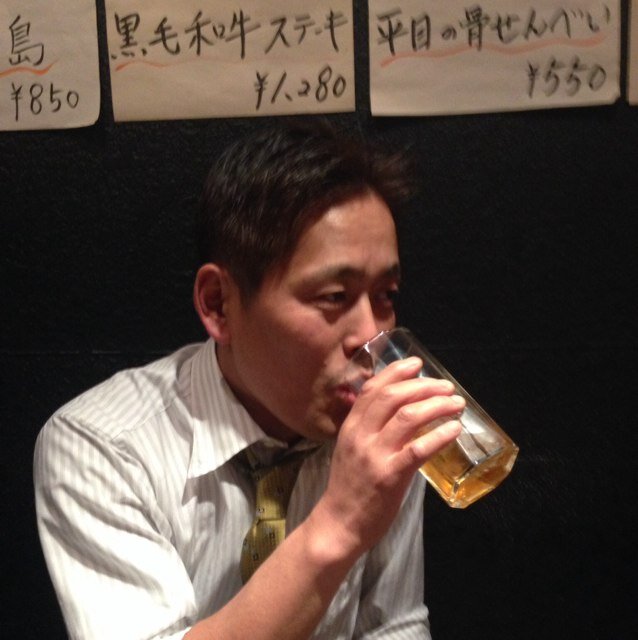 海老名市内で文房具販売をしております。他には、草野球、少年野球、野球の審判、商工会議所、消防団、商店会等やっております。