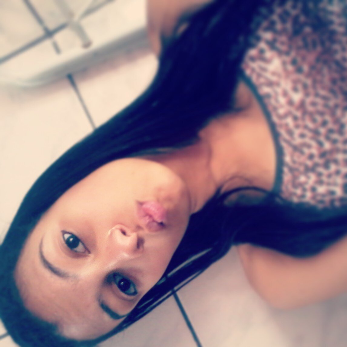 Chama de Lu .. 
Segue eu vai :33  ..  
http://t.co/858nP8tqGA…
 Instagram: luhsouza16