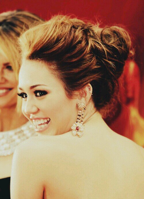 20. Catching Fire《Si juegas con fuego, te quemas》Ex-Slytherin. Orgullosa y adinerada. Profesora de Transformaciones en Hogwarts. Patronus: salamandra #HPRG