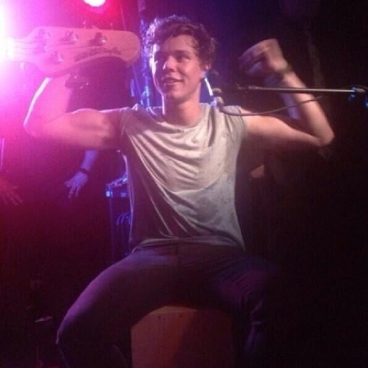 this is a free follow // please follow @irvvinhemmo for another free follow