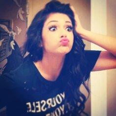 We are Bethany Mota's portuguese fans. We're so proud that she's portuguese descendant. We love you, Beth 3