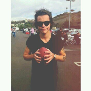 hiii please follow @teenagenourries ! :)