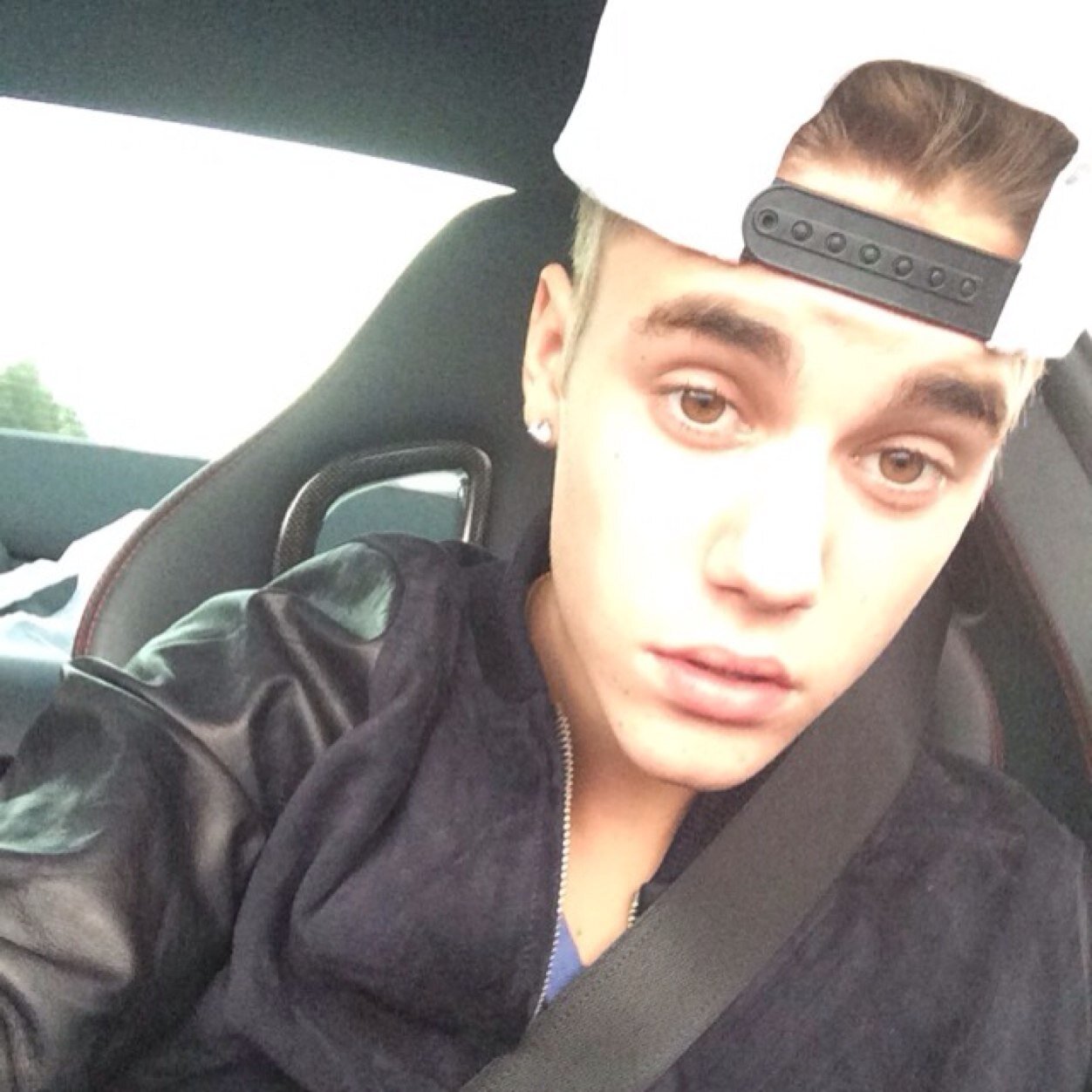 jayyzz23_'s profile picture. im not here to get judged. treat me like Justin the normal boy not the performer. privacy is what i search for on here. this is my escape