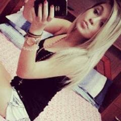 Como se o silêncio dissesse tudo
 A vontade de te ver já é maior que tudo
E não existem distâncias no meu novo mundo