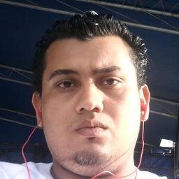 AaronSc93's profile picture. La vida es muy peligrosa. No por las personas que hacen el mal, sino por las que se sientan a ver lo que pasa