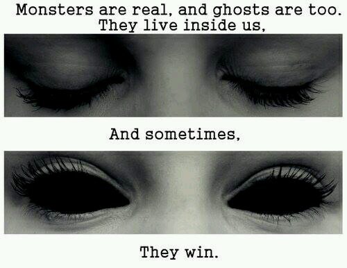 El espejo mi mayor enemigo. Una lucha constante conmigo misma. Monsters are inside my head.