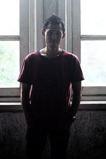 Sunda-Jawa | Muslem | Scorpio |Simple Man | Designer| love Mac. | love to cook |open-minded