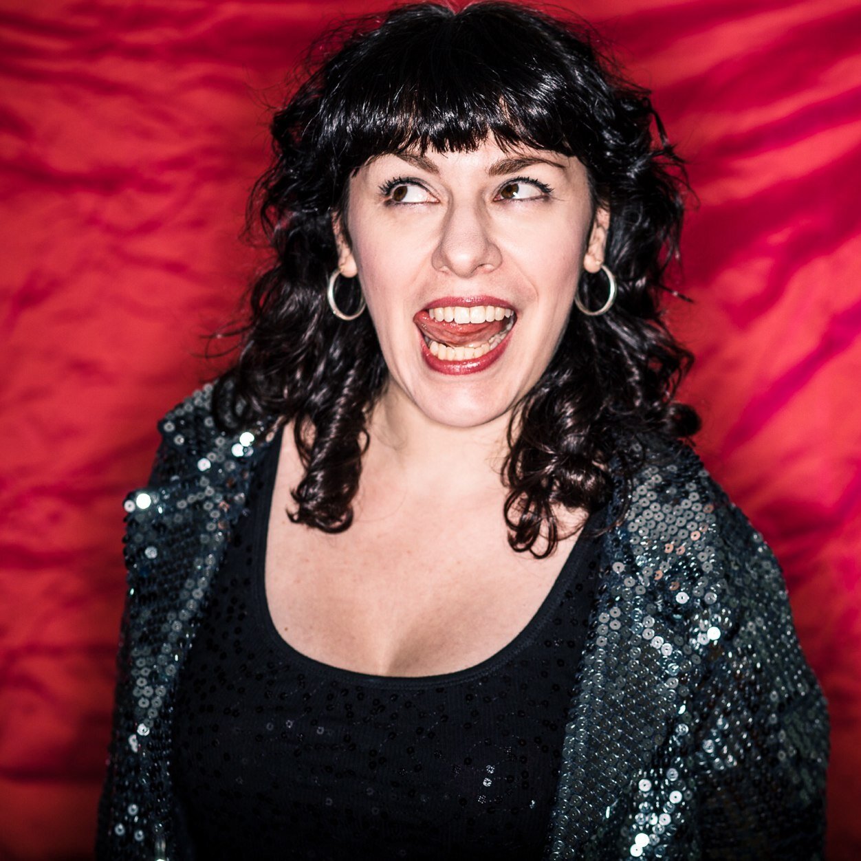 I'm an improviser, singer, facilitator and person in NYC. I like to laugh & nap. I'm sparkly. https://t.co/9hav5Uc4nS