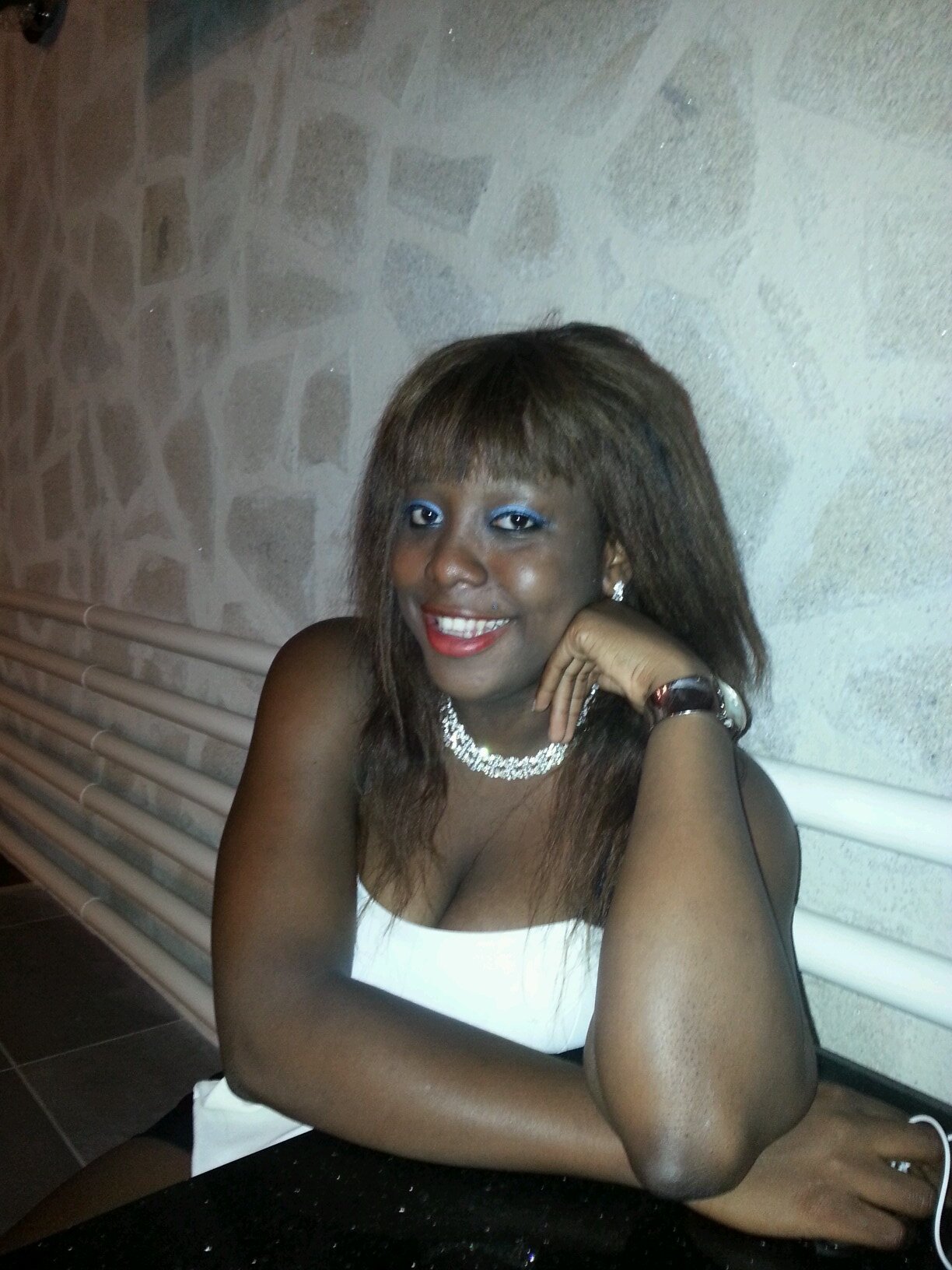 augustinsarra's profile picture. angie 20ans aimant savoir tout les actualités des peoples