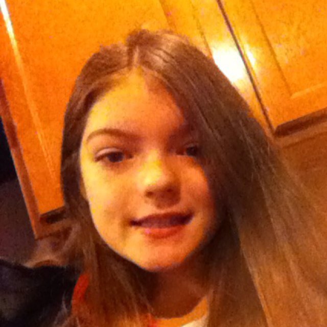 Hey hey hey My favorite show is wwe. Favorite divas are the bella twins