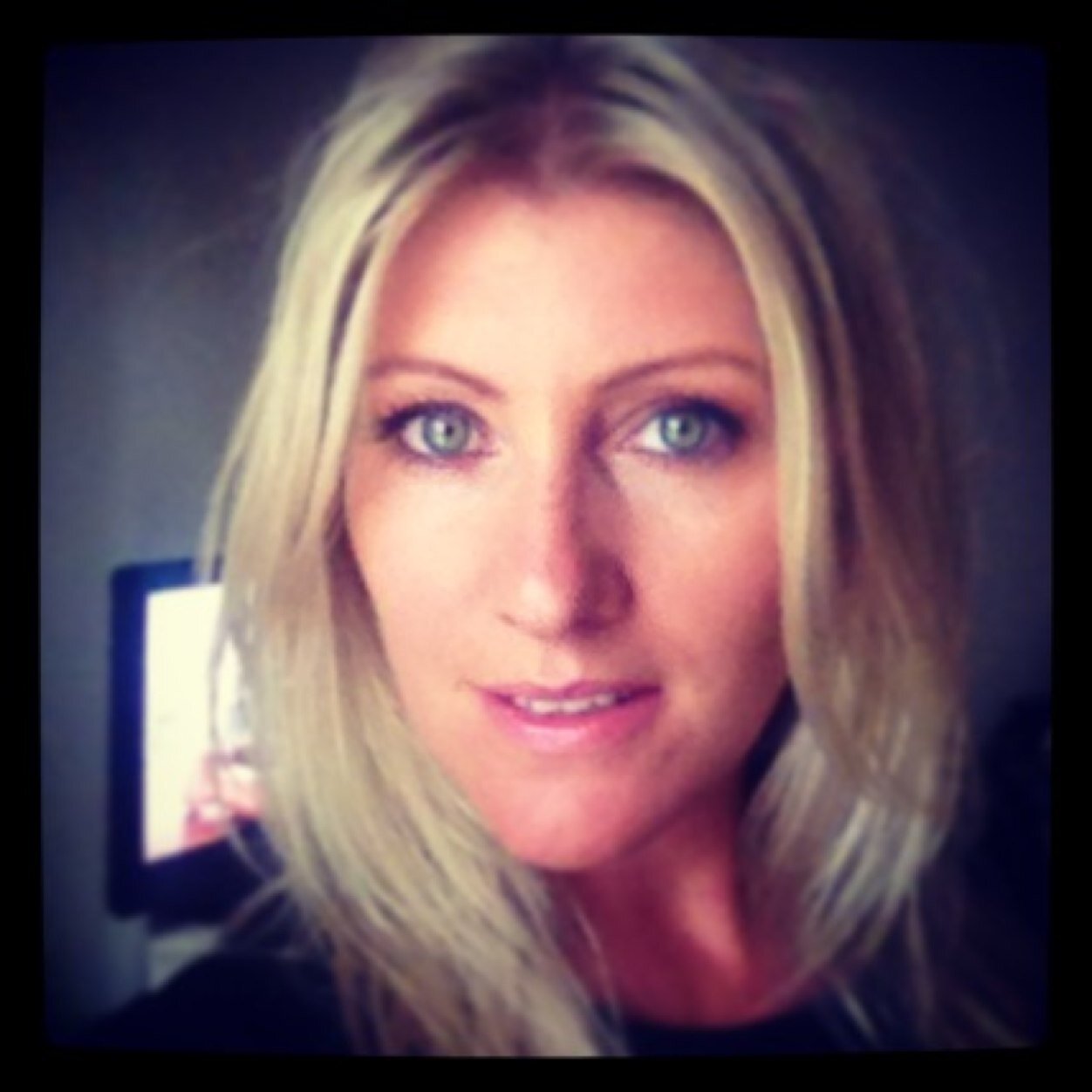 Independent Creative Headhunter. Shrager Creative - 07990 552 605 charlie@shragercreative.com