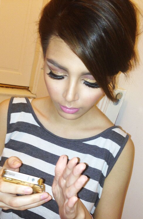 ZarahBethaude's profile picture. Fridge full of food, nothing to eat. Wardrobe full of clothes, nothing to wear. Internet full of sites, nothing to go on.