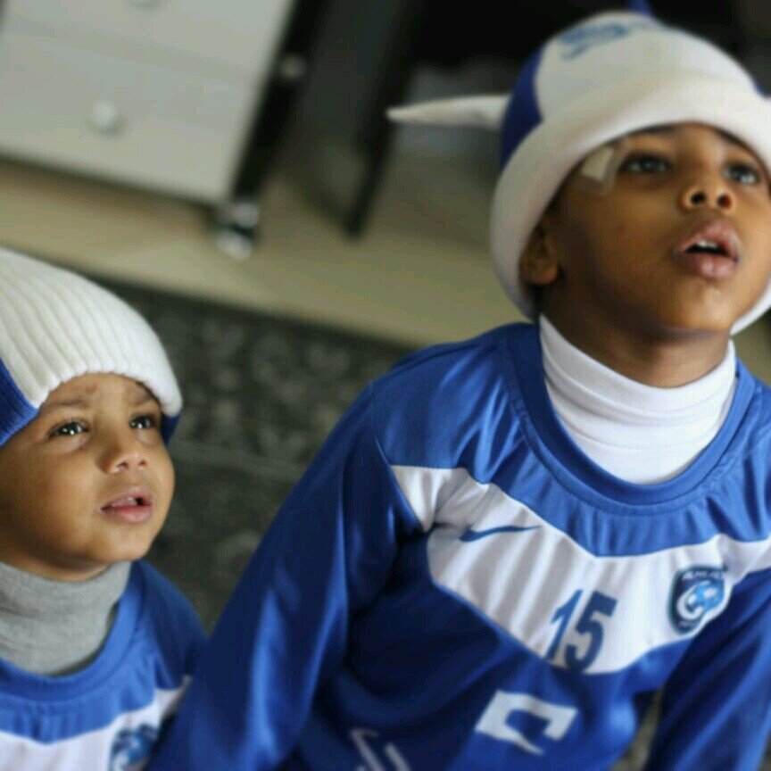 وﻻ تامن لفروخ الداب لو عاشن وابوهن مات/// يجن الصبح بانياب تنسل كنها انيابه الهلال عشقي 💙💙🤍💙