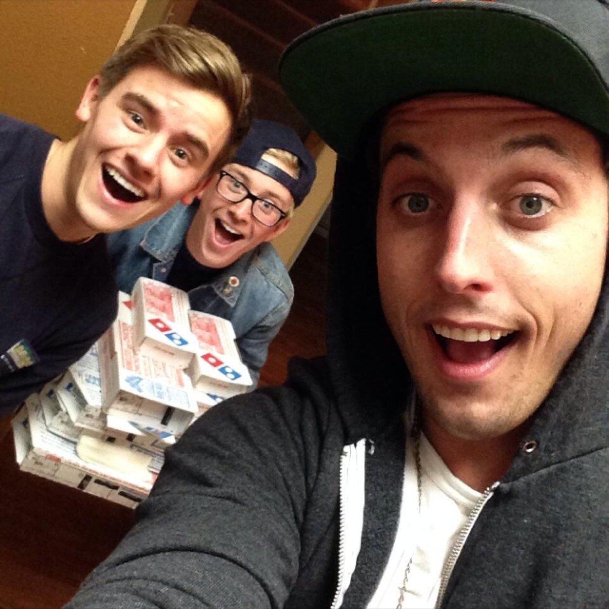 dkdkdmdk's profile picture. Since I followed you. Follow my friend @caylen_cloudz! :) Well, enjoy the follow!