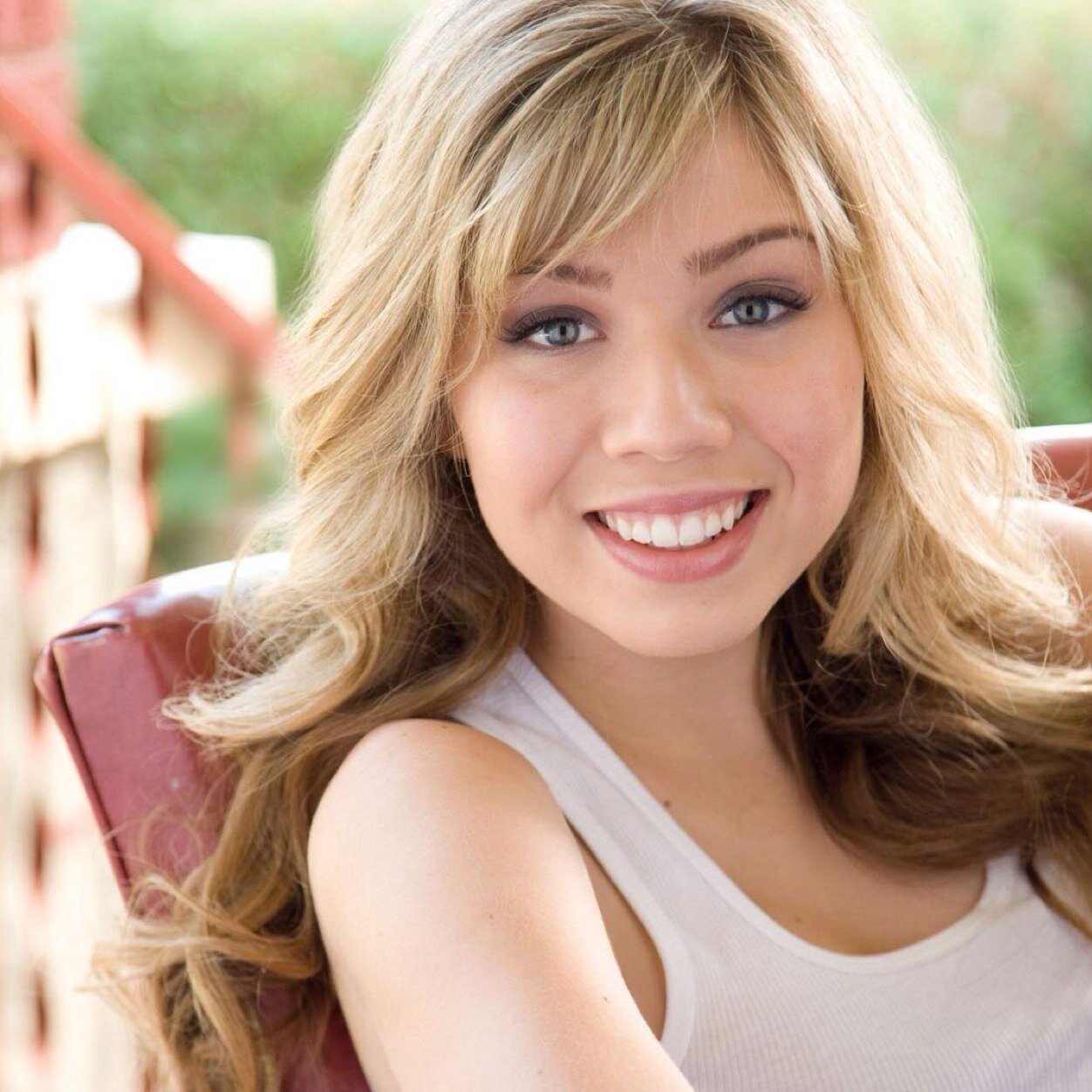 JcnncttcMccurdy's profile picture. {Single/ RP / FL} || @ArlcncGrcndc over all of you ||