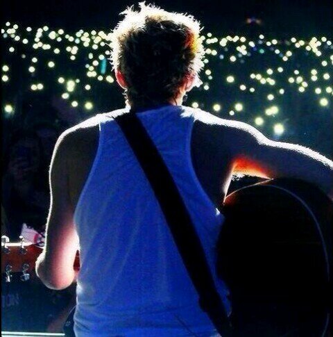 pizzxnialler's profile picture. I gave you a free follow from @suniall_ , follow and ask for a followback x