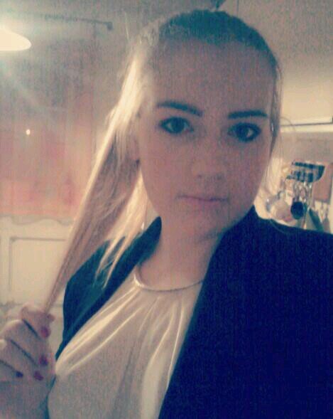 Merilinzz's profile picture. Hey, I'm a beauty and lifestyle blogger. I think it's safe to say that I'm obsessed with makeup :)