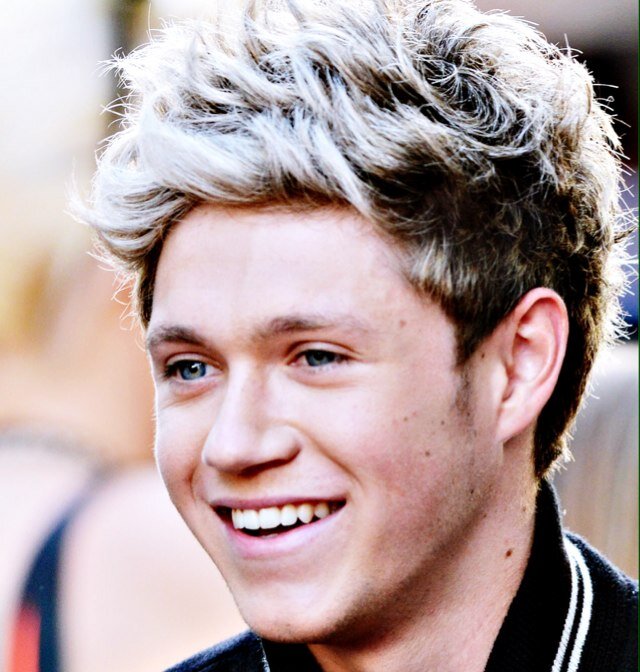 dont follow this account please follow @cottonnialll thank you!