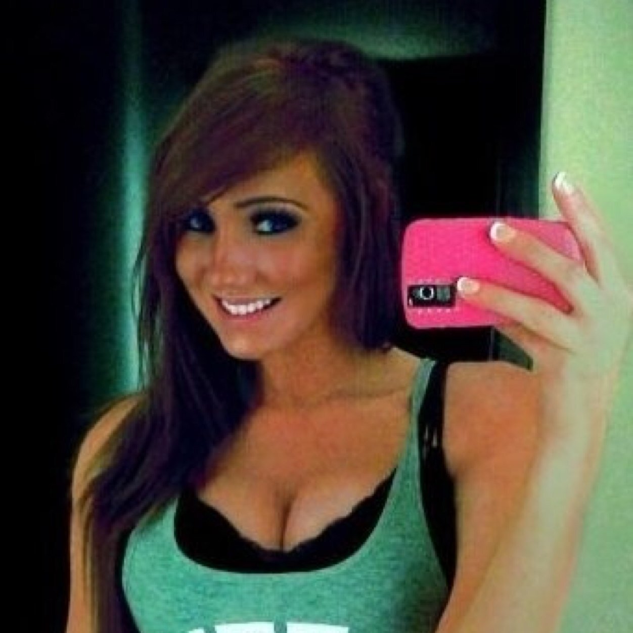 Follow for hotties! ;)