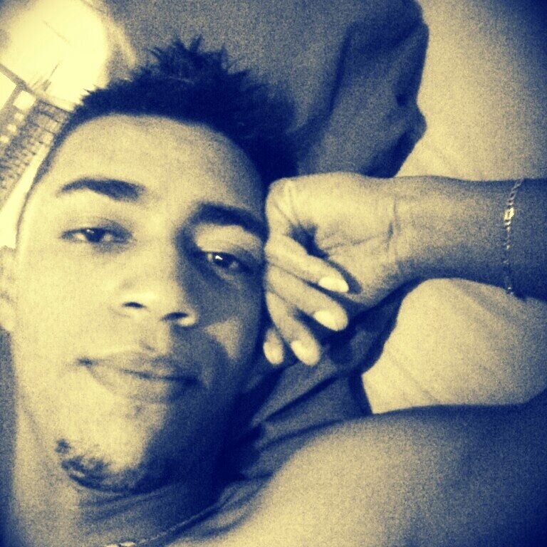 adoro ouvir musicas e ver tv