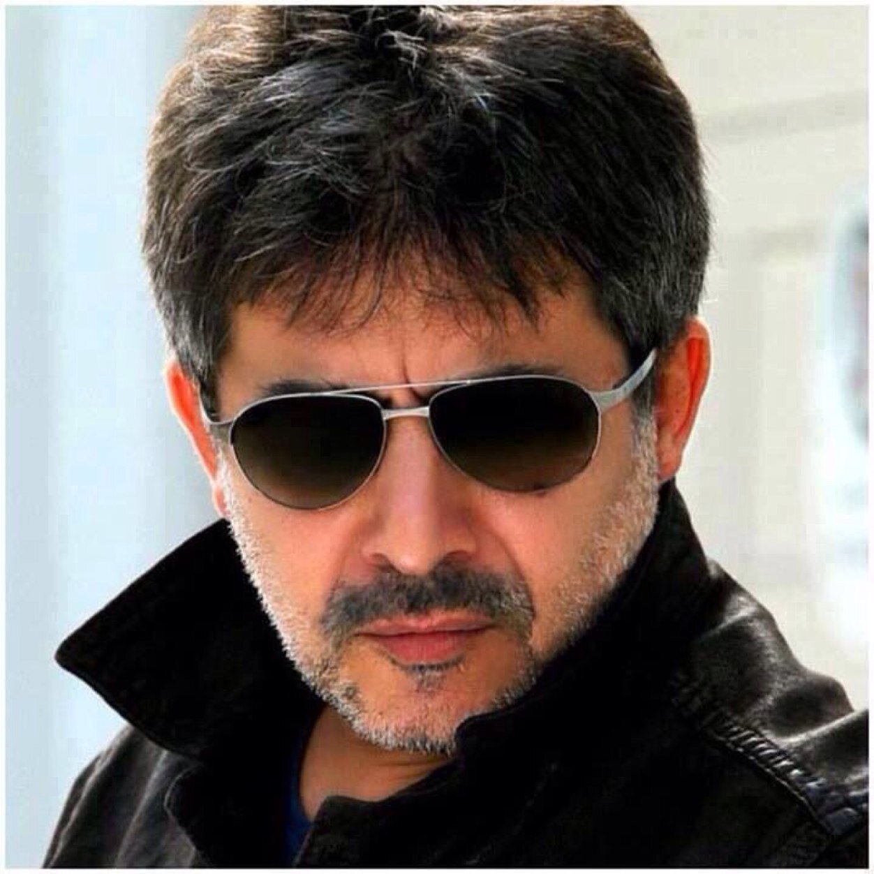 mmmonr12z's profile picture. نــــصــــــنـــع احــــلامـــنا مـــــن الــثـــلـــج ثـــم نــــشــــكــــو انــــــــهـــــاء تـــــذوب