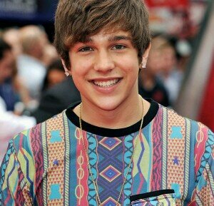 Hey guys Austin Mahone followed me and I'm so happy. Now, I want to help everyone to get a follow from Austin. Don't hesitate to ask me guys ily xx