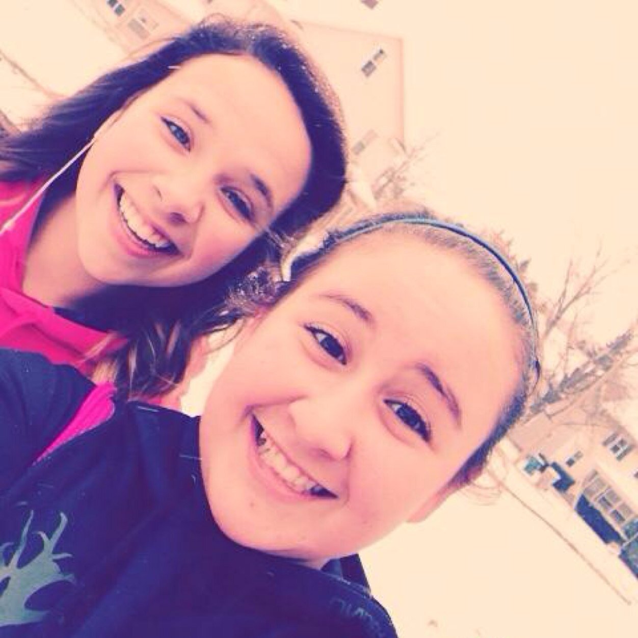 I'm Josie ✌️ I love to play soccer and soft ballI ..... Single and i love my beatfriend alexus