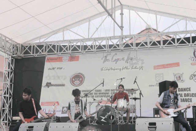 TEARS_ID's profile picture. Modern Pop since April 5th 2012. Line up: @vallianhanjani @Beckhambeck @CikoDewangga | +628980467269/087786200801/29BC81FA (Indie)