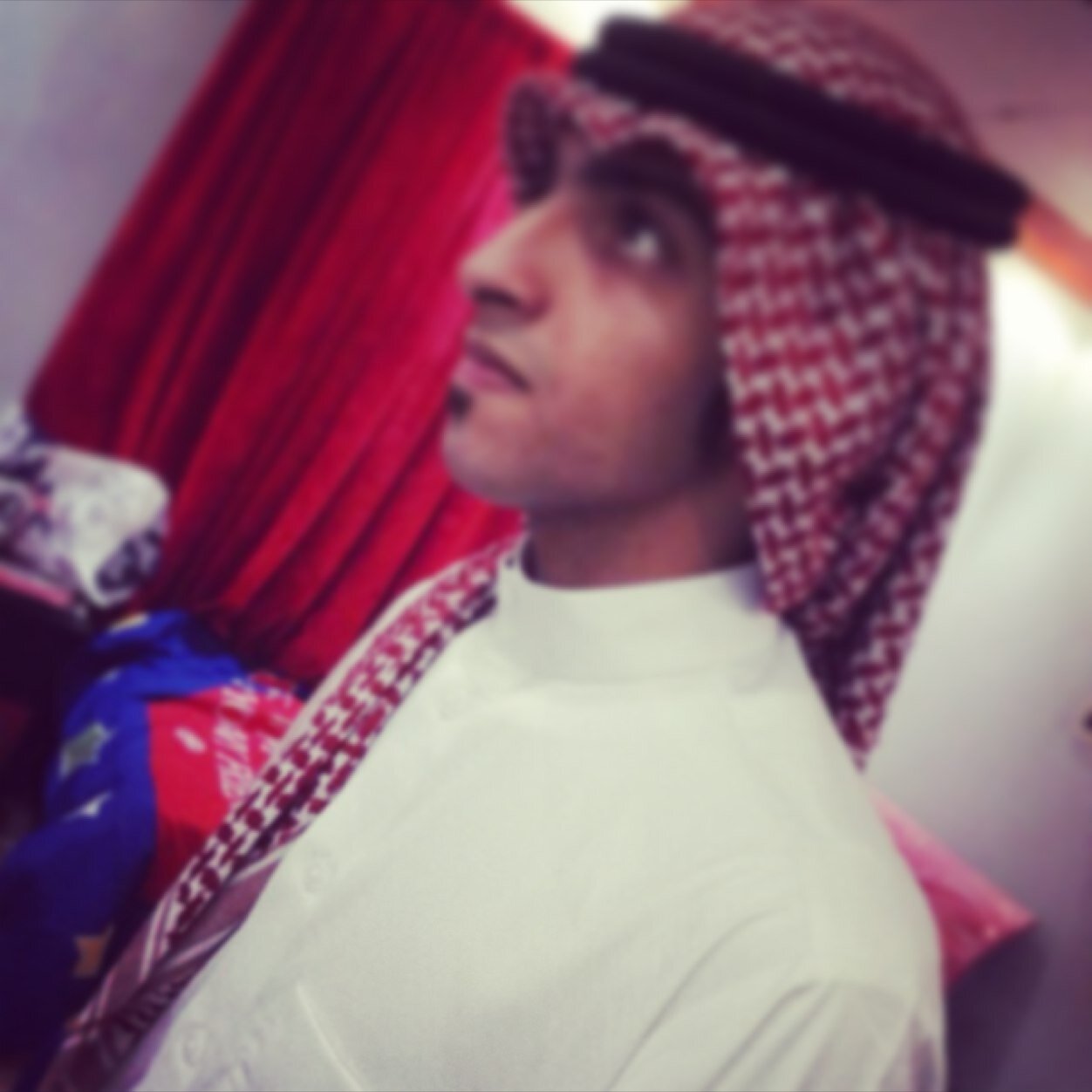 الوحدة أفضل من أن تعيش عكس نفسك لإرضاء
 غيرك  !