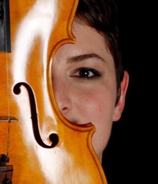 Violist, food enthusiast and always up for a good glass of wine with friends. Forever learning about life and what it can lead to if you try hard enough.
