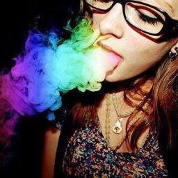 “Apenas sorria, ja é o suficiente para enganar a todos.”