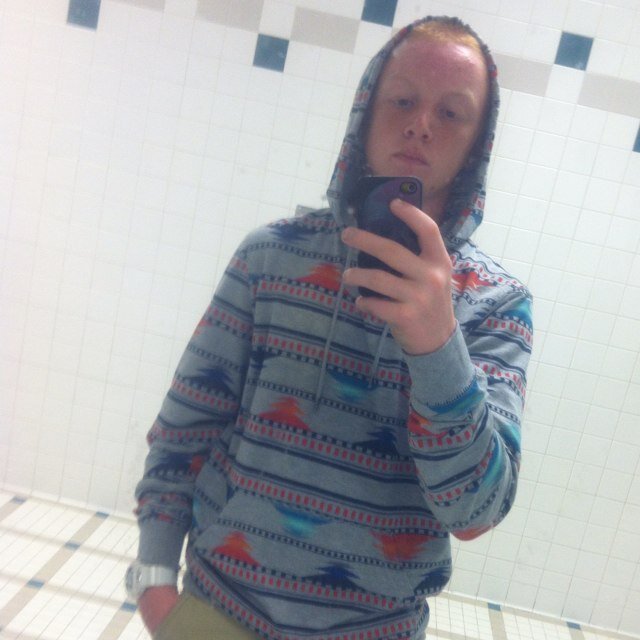 Single
Love football and wrestiling
Follow me