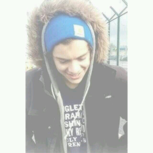 follow @harrydasexgodd