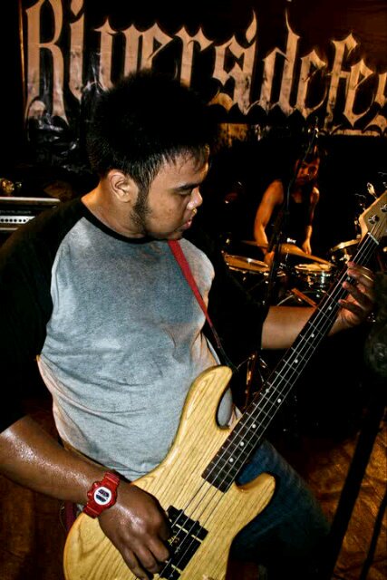 Bandung liv'n,@amorasavage playing bass nomad,I like lizard.