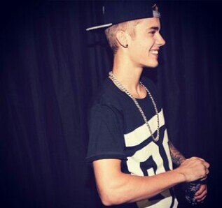 justin bieber • 19 • single • bisex • confidente • dm