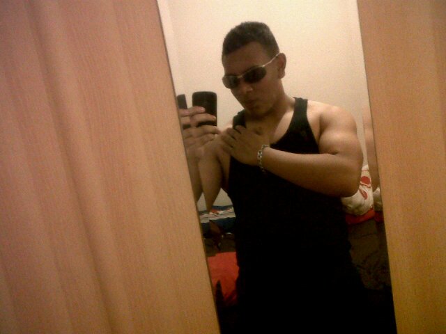 Even though I'm bulky, I have a heart (Y) I'm nice to everyone :D but make me go the wrong way and I'll break u in half :*