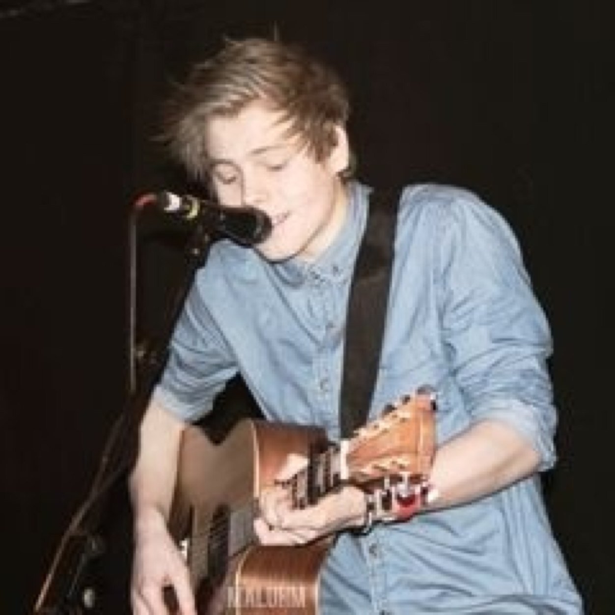 @luke5sos finally followed you, and you deserve it. // @5secsofbecky