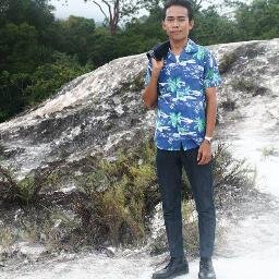Lebih bagus banyak mendengar dari pada banyak berbicara !