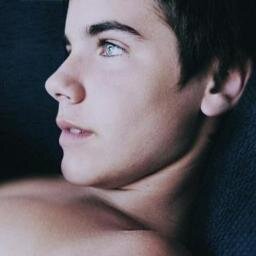 Un tio bueno al que le van los tios buenos, @alex_2mayo tu sonrisa? la más hermosa de todo el universo, te amo.