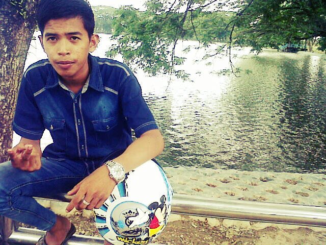 Daengjusman's profile picture. Jika kmu tdak bisa menjdi pensil untuk mnulis kebahagiaan orng lain,ckup lah menjdi penghapus kesedihan orng lain.