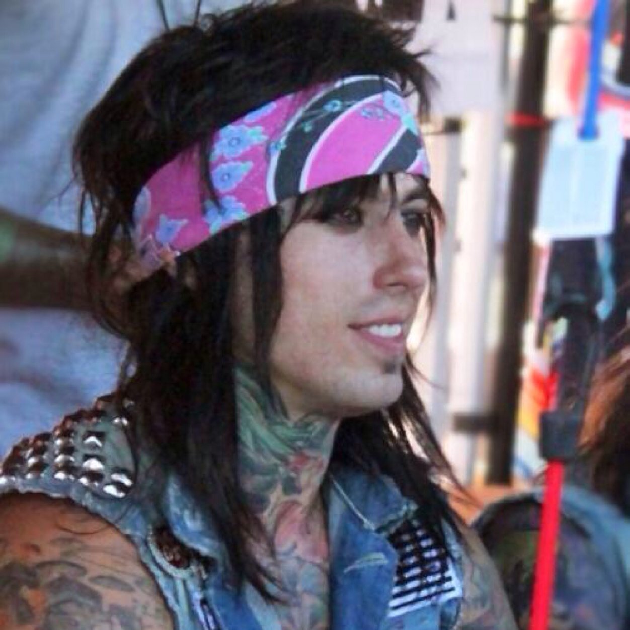 __LaisRezende's profile picture. i'm from brazil , I wanna be a singer but is kind impossible but two of my idols taught me to don't give up ! Thanks Ronnie Radke and Andy Biersack ❤️