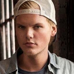 Este es el twitter de fans en España de @Avicii . This is the twitter of @Avicii fans in Spain.