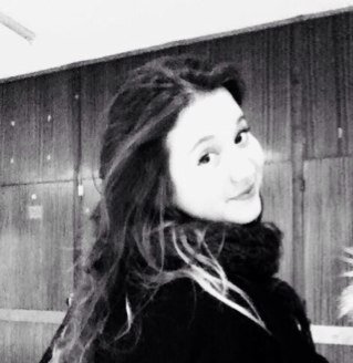 FragmaxMathilde's profile picture. Et plus j'avance, plus j'me demande si j'vais m'en sortir 
Notre vie est bernée, j'trouve l'oubli eternel vraiment sordide