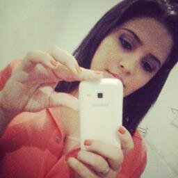 Romantica, Carinhosa, Animada, Ignorante, Enjuada, Alegre....