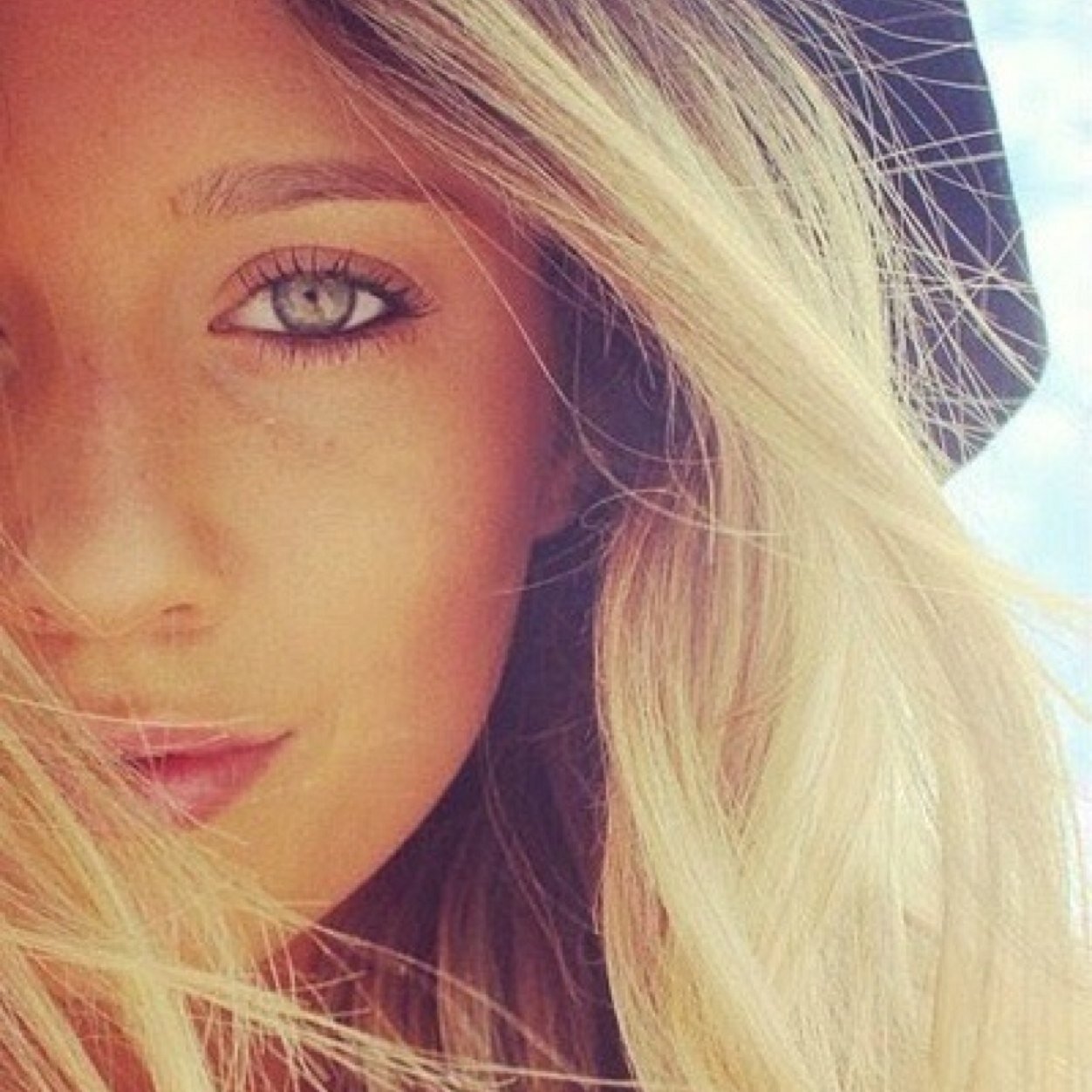 Bitchybitchprob's profile picture. I'm that bitch that isnt afraid to speak my mind- I enjoy judging people and taking bong rips- youre either with me or against me